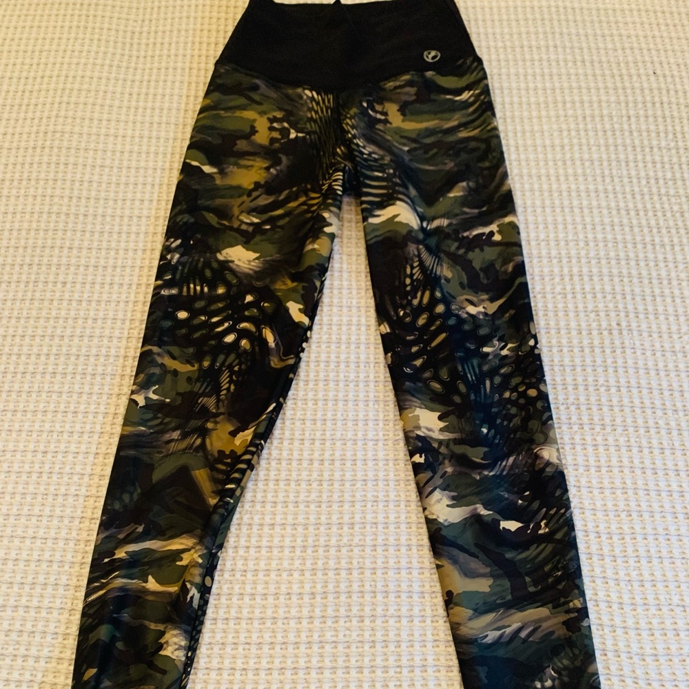 Abs2 fitness scrunch long leggings.